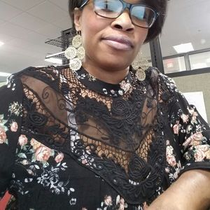 Meet your Posher, Akia